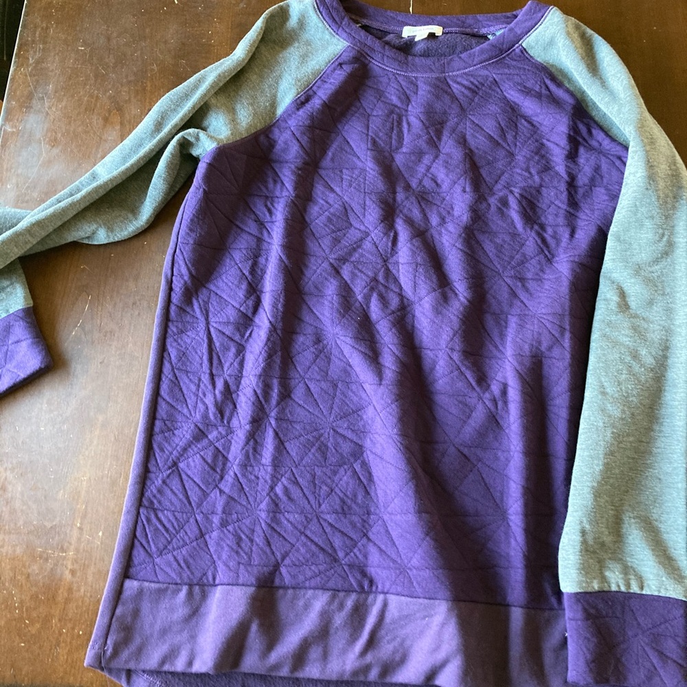 Cute top!! Never worn